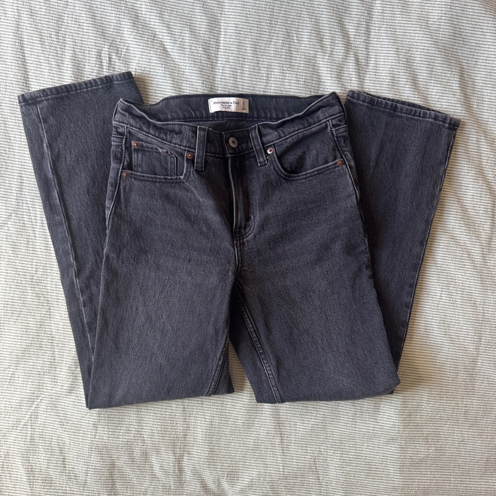 Abercrombie & Fitch - The straight mid-rise